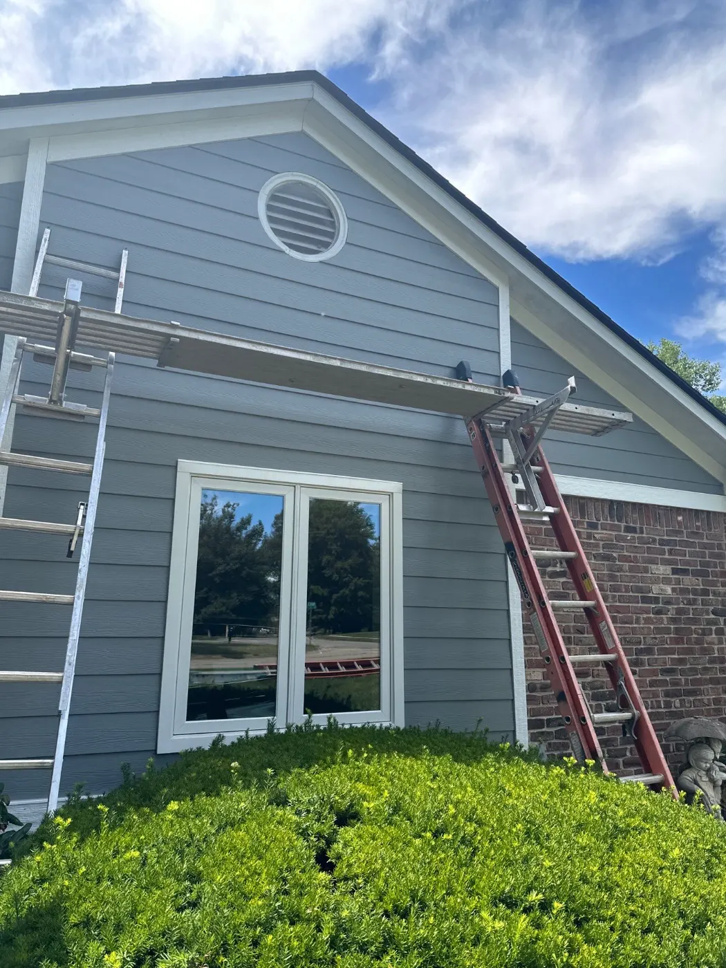Trim and flashing detail on a Imperial Hills siding job